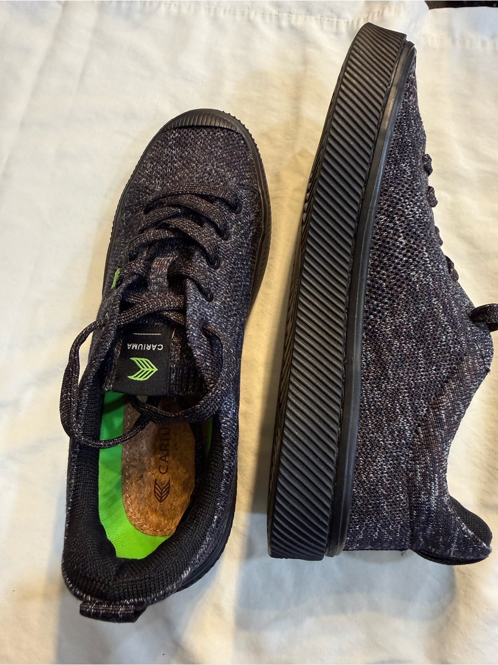 Cariuma Women’s Black Knit Low-Top Sneakers with Green Insole Accent